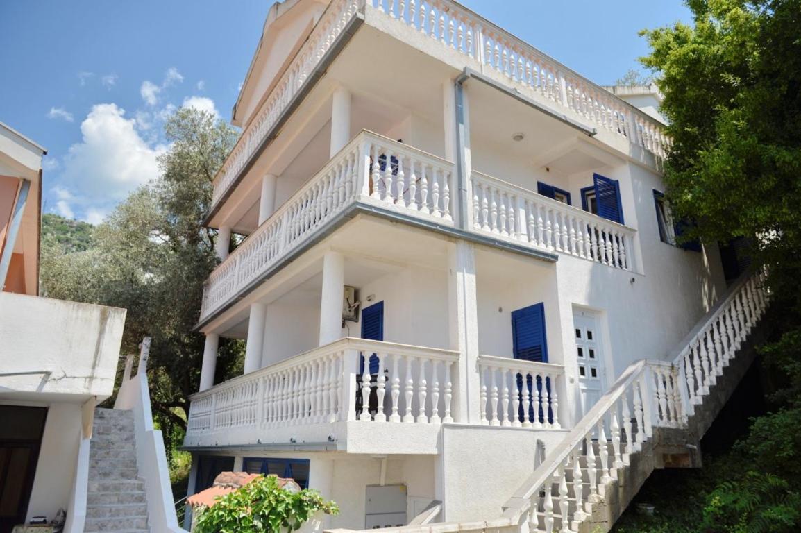 Rafailovici Holiday Apartments Extérieur photo