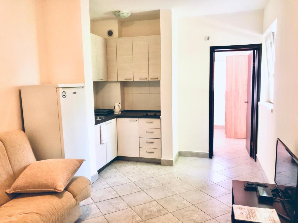Rafailovici Holiday Apartments Extérieur photo