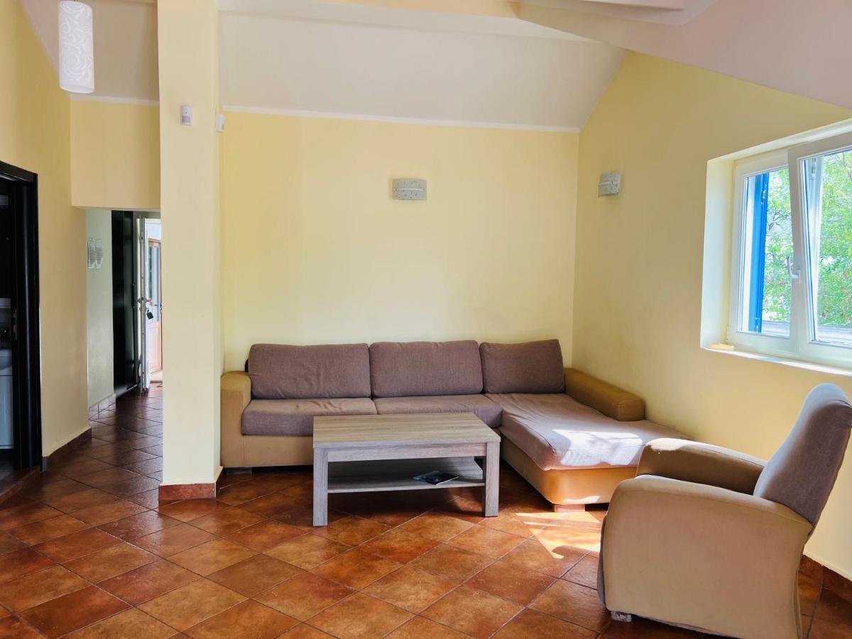 Rafailovici Holiday Apartments Extérieur photo