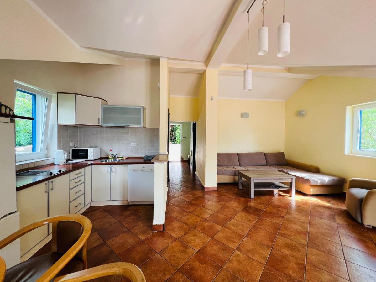 Rafailovici Holiday Apartments Extérieur photo